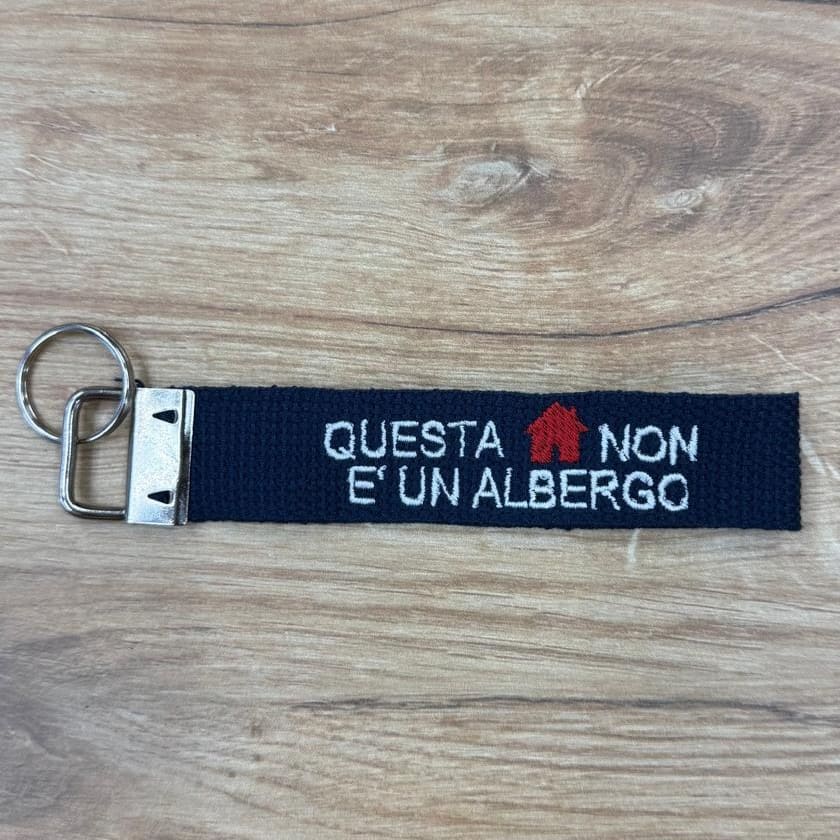 Portachiavi Stoffa "Questa casa non è un albergo"